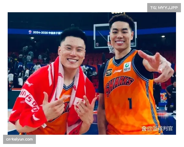 上海队20分大胜浙江队 李添荣李弘权双子星闪耀